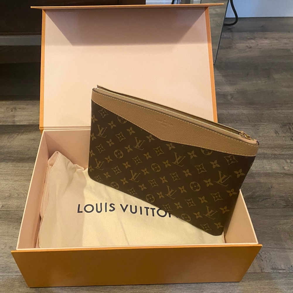 Louis Vuitton Daily Pouch